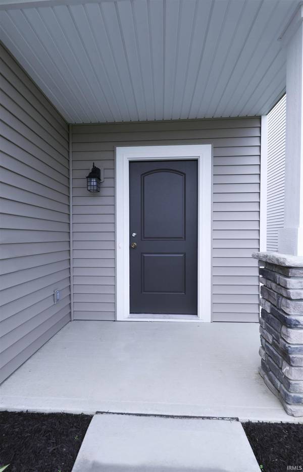 3589 Canal Square DR, New Haven, IN 46774-2042