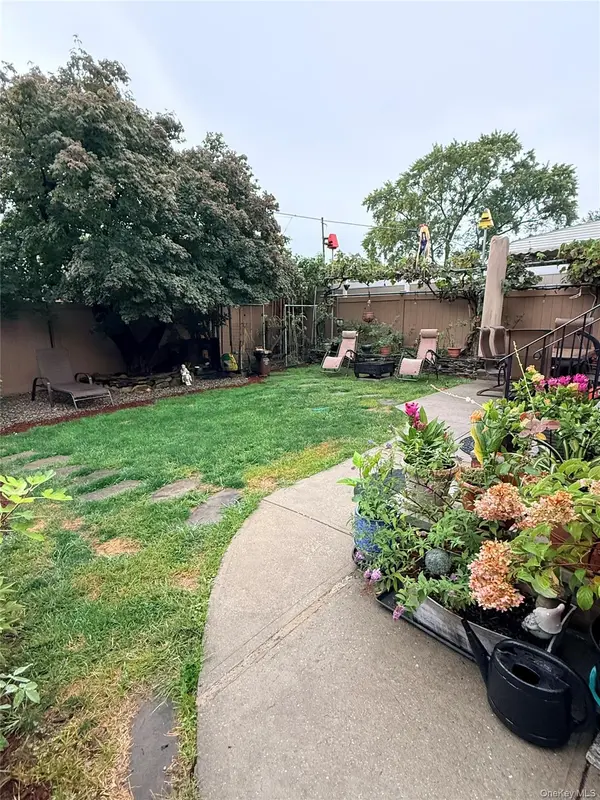 7314 69th AVE, Middle Village, NY 11379