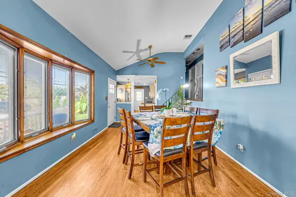 833 N Fulton AVE, Lindenhurst, NY 11757