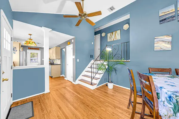 833 N Fulton AVE, Lindenhurst, NY 11757