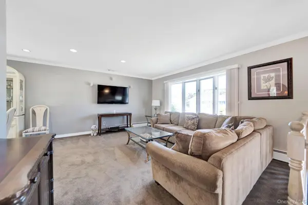 113 N Lewis AVE, Lindenhurst, NY 11757