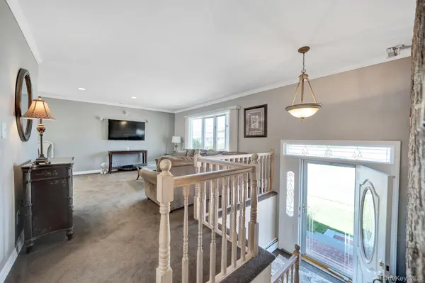 113 N Lewis AVE, Lindenhurst, NY 11757