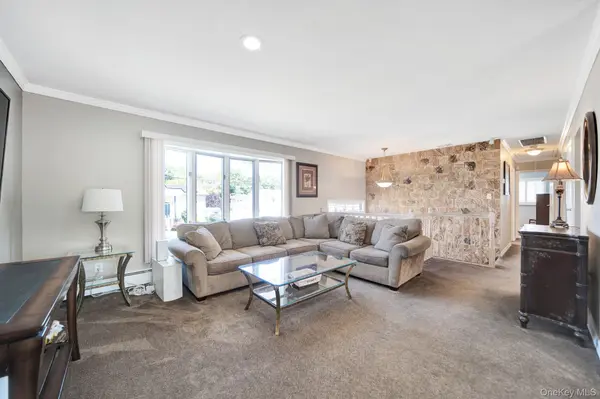 113 N Lewis AVE, Lindenhurst, NY 11757