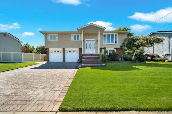 113 N Lewis AVE, Lindenhurst, NY 11757