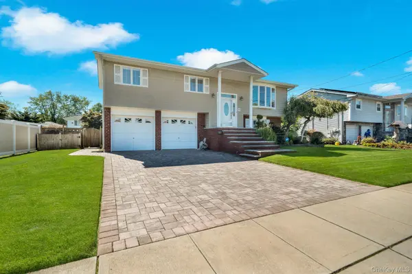 113 N Lewis AVE, Lindenhurst, NY 11757