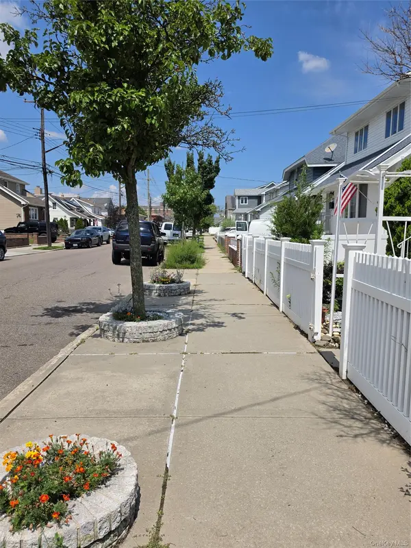 160-41 99th ST, Howard Beach, NY 11414