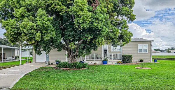 36805 LAKEWOOD DR, Zephyrhills, FL 33542