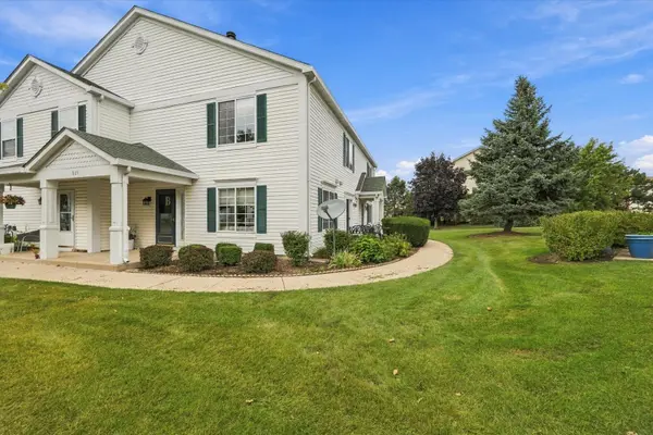 689 Fieldcrest DR #B, South Elgin, IL 60177