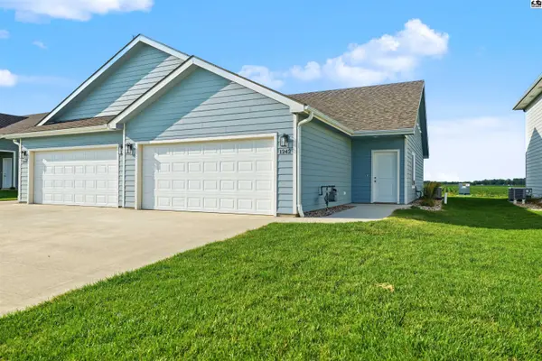 1242 Steve Hawley Ln, Salina, KS 67401