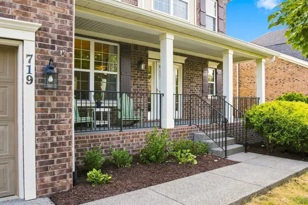719 Crestmark Dr, Mount Juliet, TN 37122