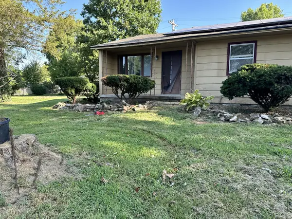 19304 Hillcrest LN, Cassville, MO 65625