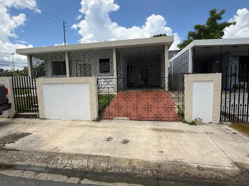 24 AVE LAUREL, Bayamon, PR 00956