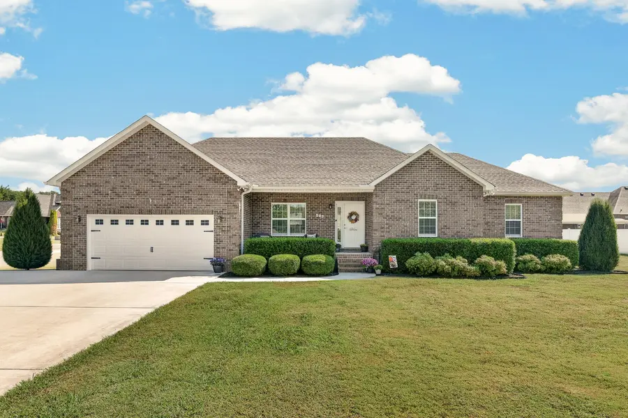 416 Colonial Dr, Winchester, TN 37398