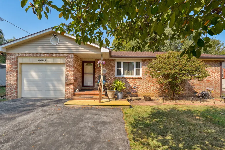 2223 N Roosevelt AVE, Springfield, MO 65803