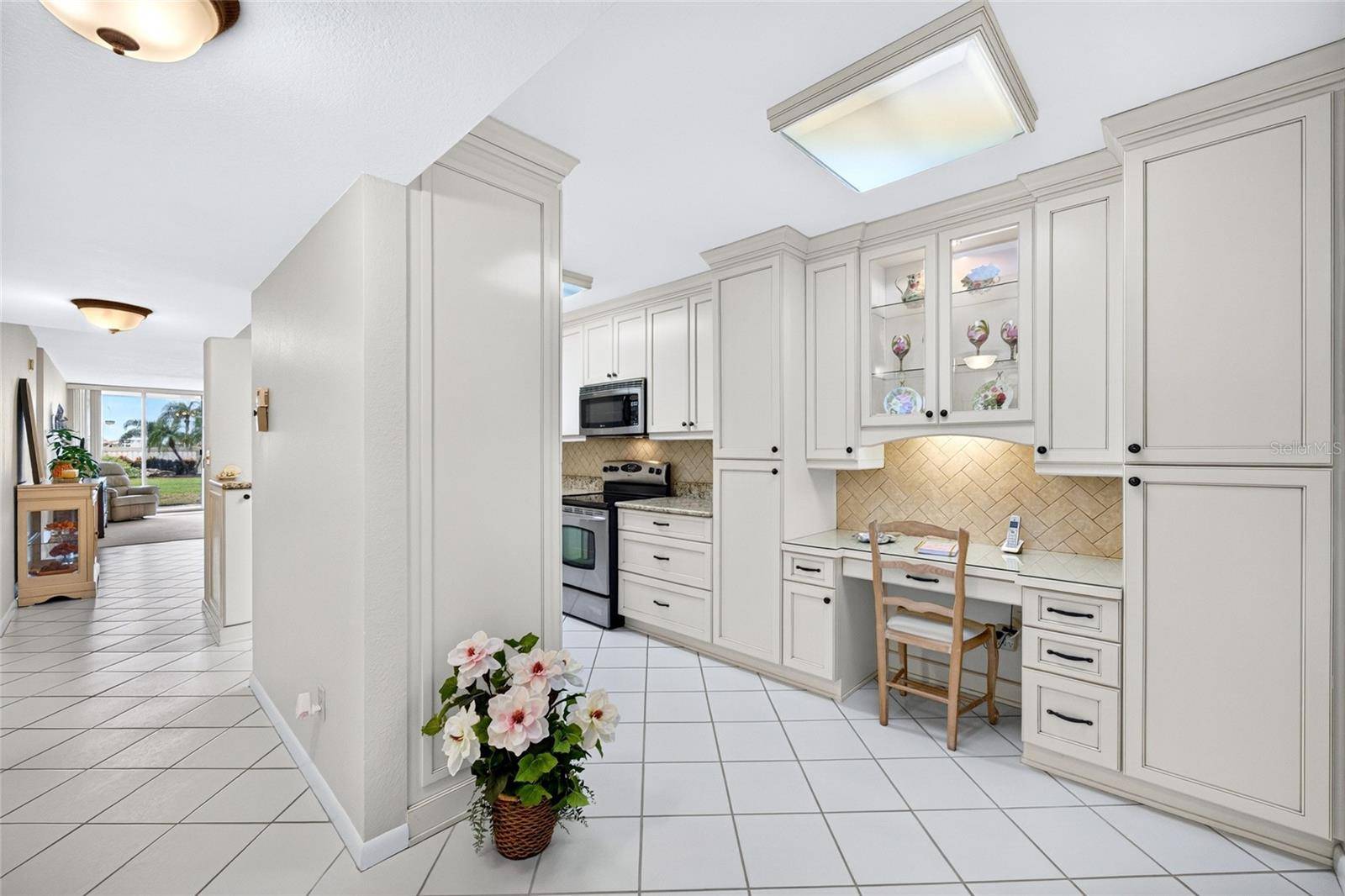6021 BAHIA DEL MAR CIR #137, St Petersburg