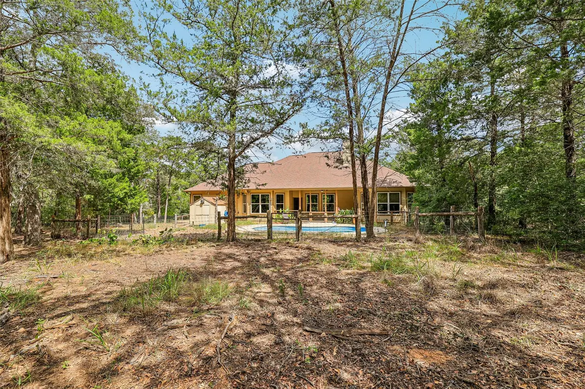267 Corral RD, Smithville, TX 78957