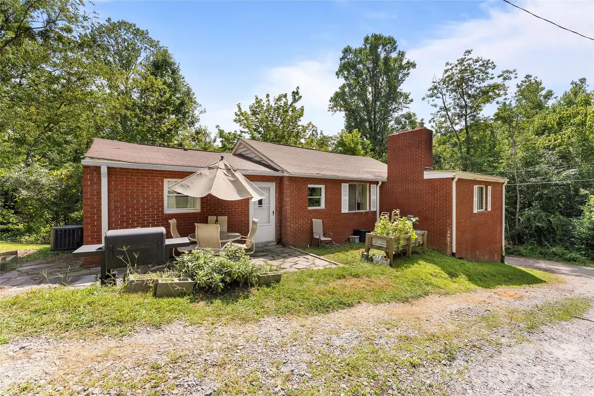 108 Wilrecar DR, Black Mountain, NC 28711