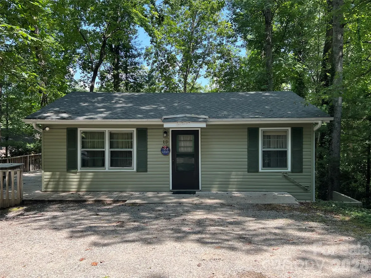 10 Hopewell LN, Flat Rock, NC 28731