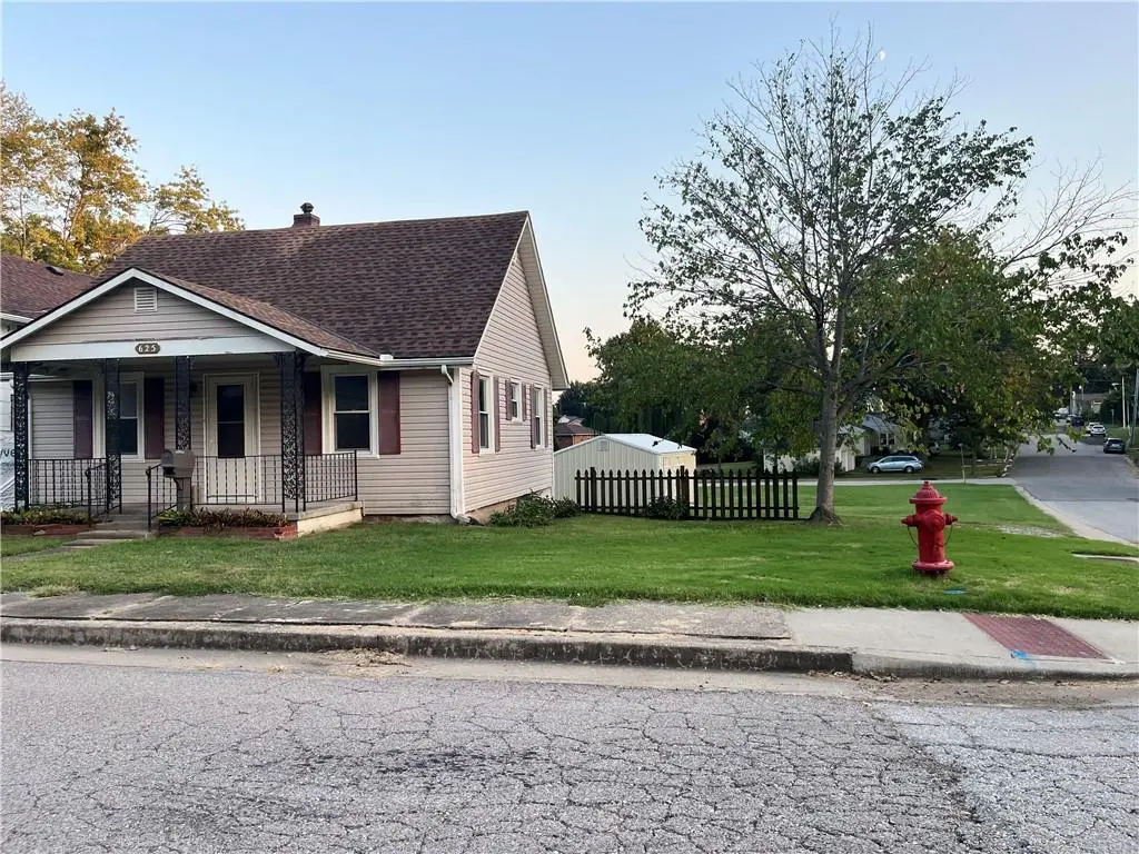 625 W 26th St ST #W, Higginsville, MO 64037