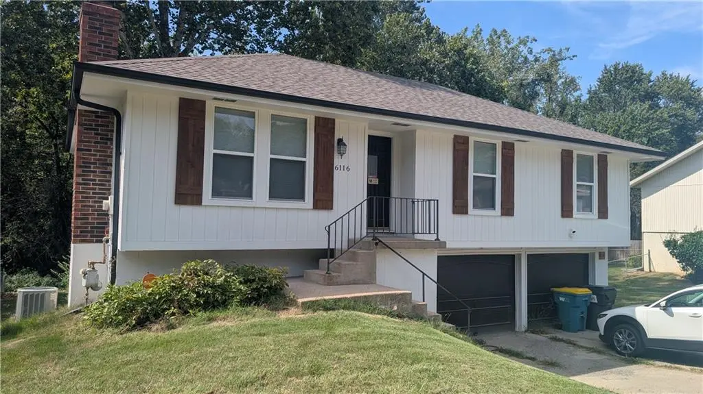 6116 N Broadway ST, Gladstone, MO 64118