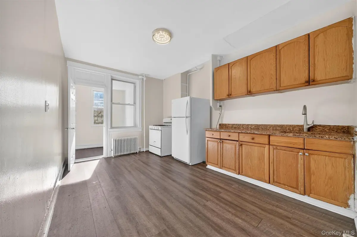 74 Oak ST #1A, Yonkers, NY 10701