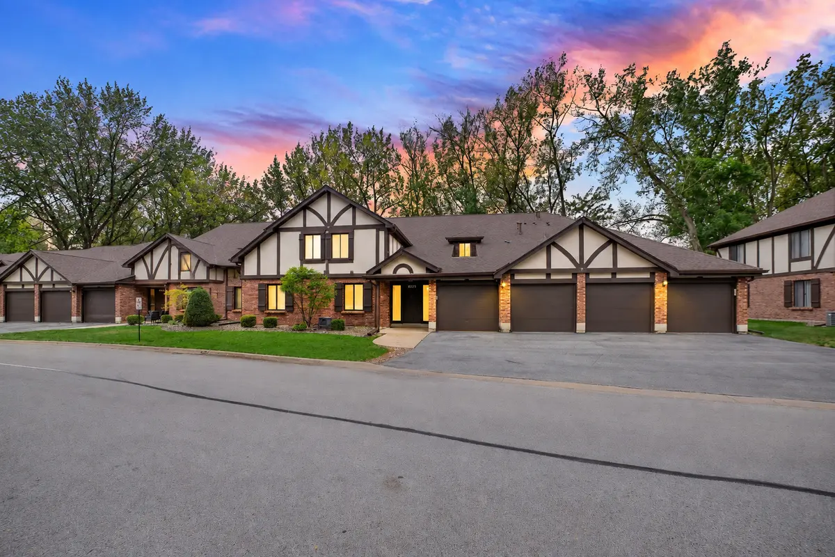 8225 Willow DR #45B, Palos Hills, IL 60465