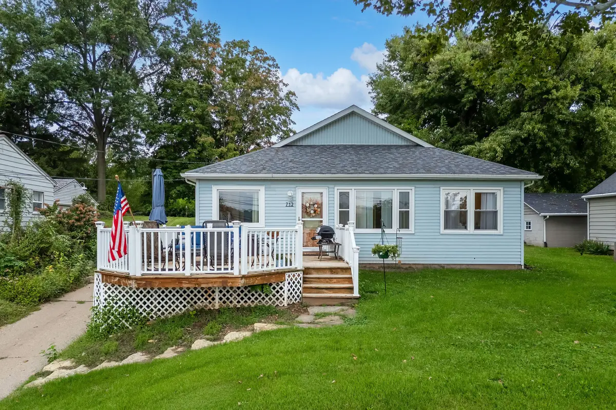 712 S CODY RD, Leclaire, IA 52753