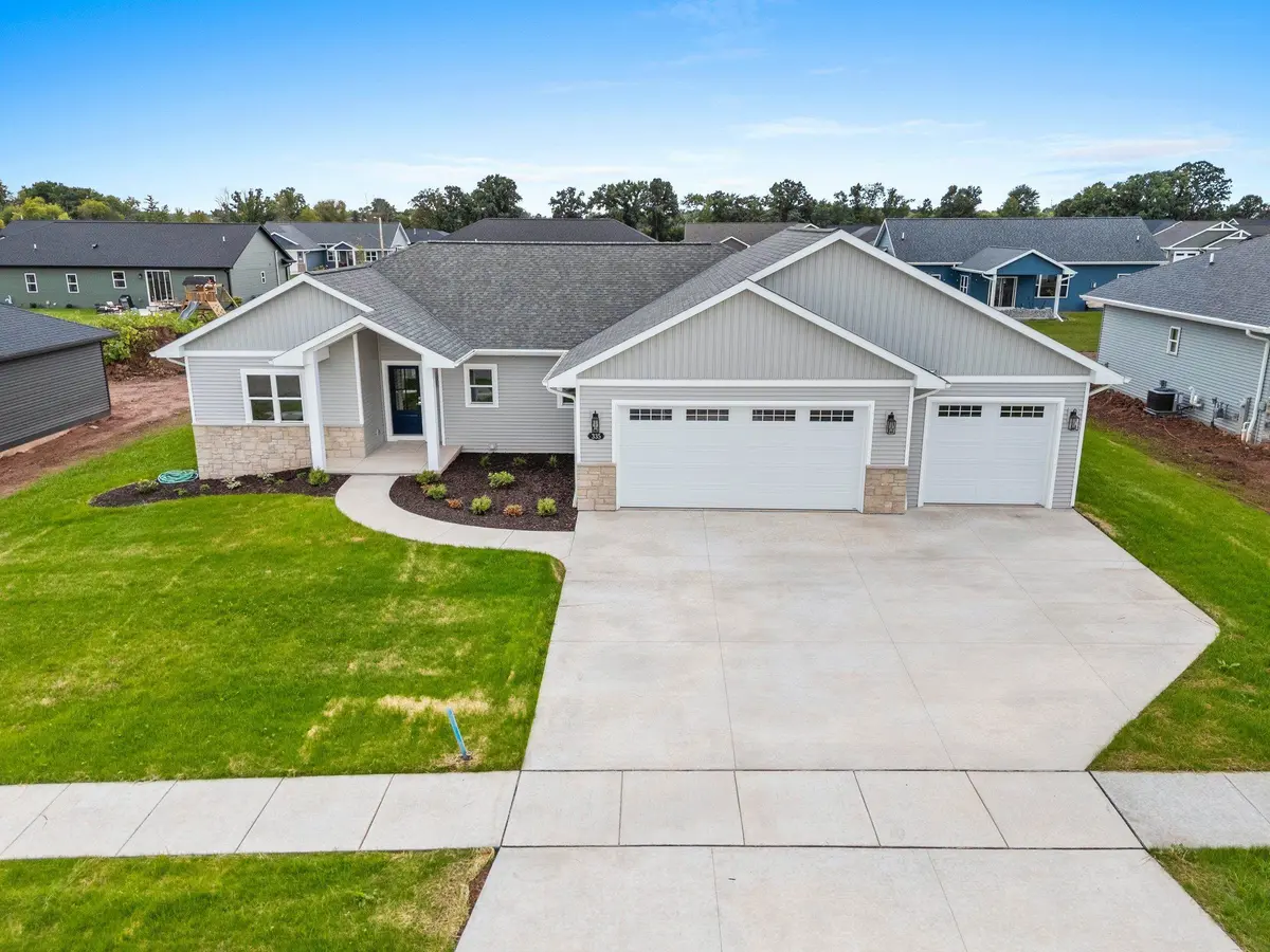 335 BROOKLINE AVE, De Pere, WI 54115