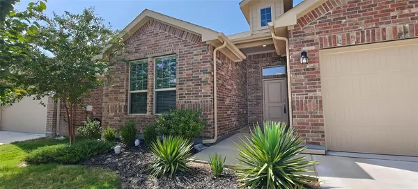 213 Mossy Cliff Lane, Fort Worth, TX 76052