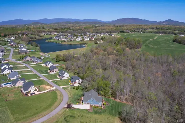 1420 West Crossing DR, Forest, VA 24551