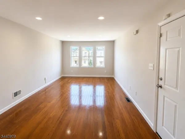 323 S Park St, Elizabeth City, NJ 07206
