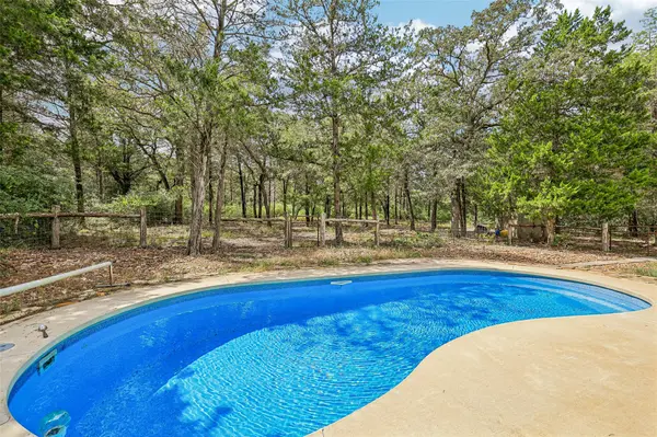 267 Corral RD, Smithville, TX 78957