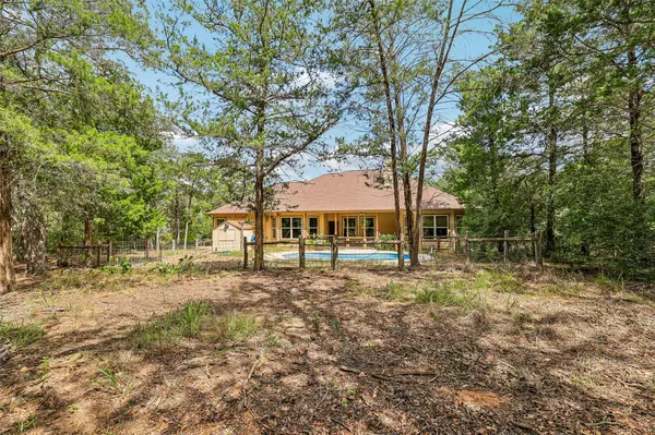 267 Corral RD, Smithville, TX 78957