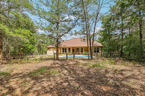 267 Corral RD, Smithville, TX 78957