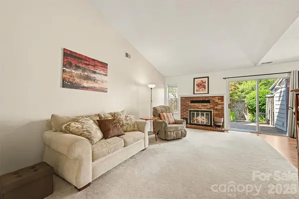 9014 Mcalpine Cove CT, Charlotte, NC 28270