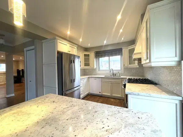 15 Orangewood CRES #Upper, Toronto E05, ON M1W 1C5