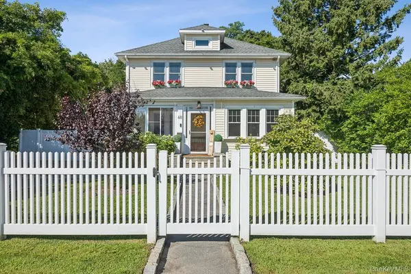 68 Lincoln AVE, Sayville, NY 11782