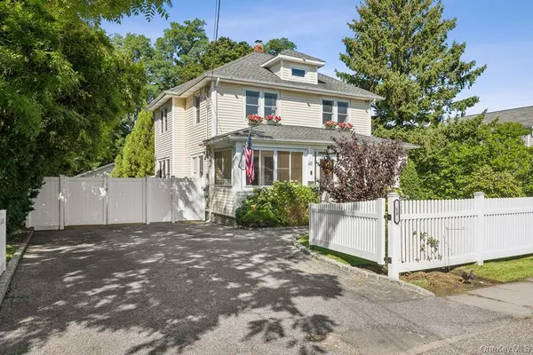 68 Lincoln AVE, Sayville, NY 11782