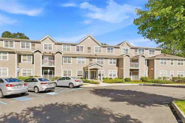300 Woodcrest LN #329, Mount Kisco, NY 10549