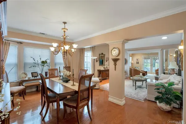 41 Madison CIR, Middle Island, NY 11953