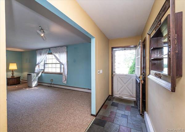 632 Spruce AVE, Sayville, NY 11782