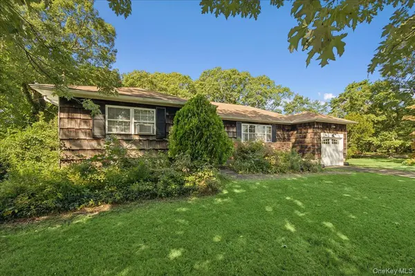 632 Spruce AVE, Sayville, NY 11782