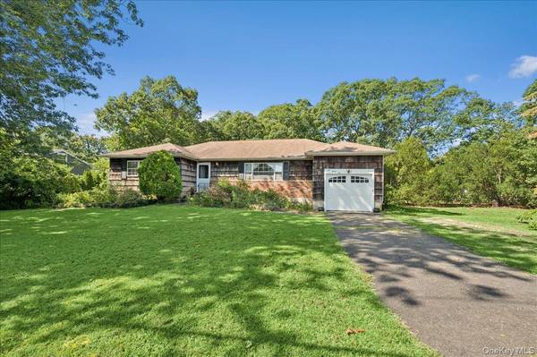 632 Spruce AVE, Sayville, NY 11782