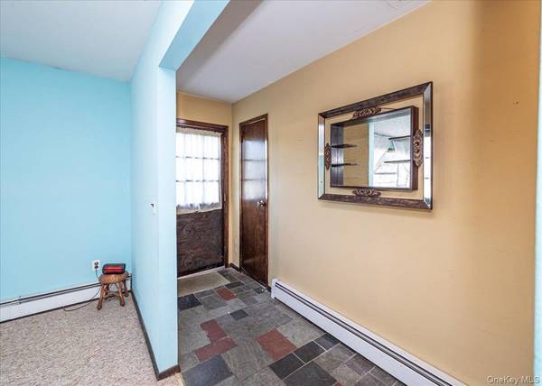 632 Spruce AVE, Sayville, NY 11782