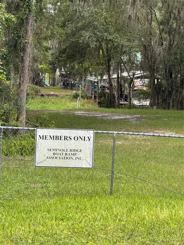 SE 4TH AVE, Melrose, FL 32666