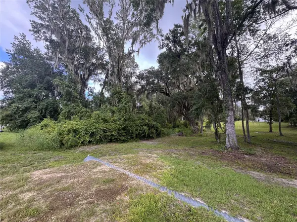 SE 4TH AVE, Melrose, FL 32666