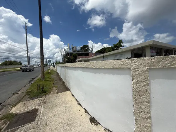 24 AVE LAUREL, Bayamon, PR 00956