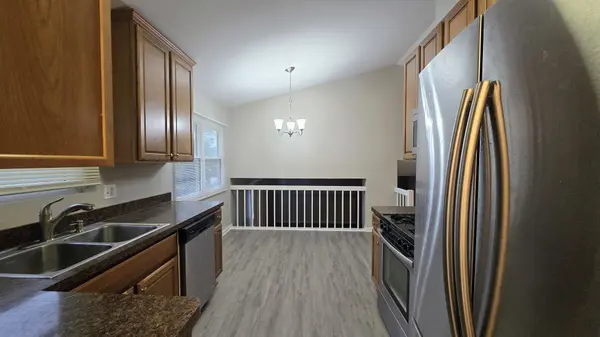 122 Canton LN, Streamwood, IL 60107