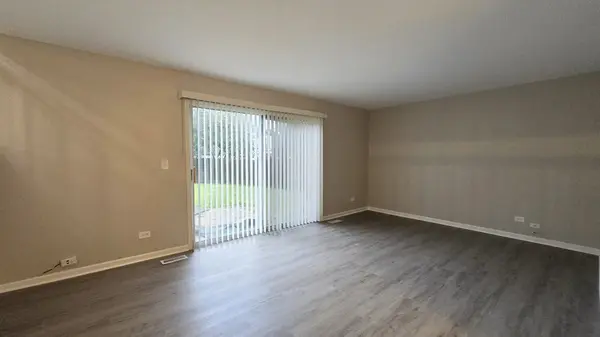 122 Canton LN, Streamwood, IL 60107