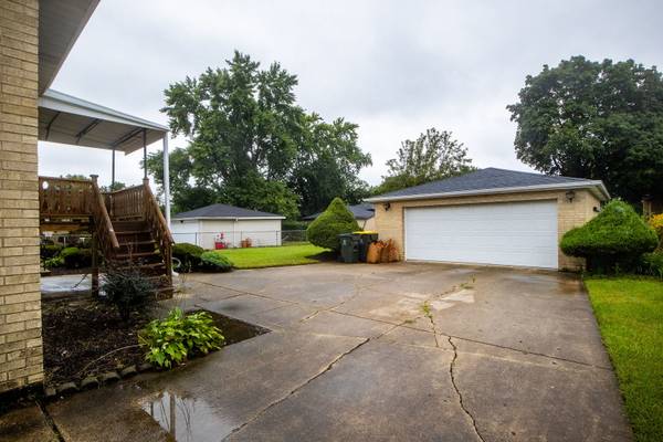 565 Arlene DR, Wood Dale, IL 60191